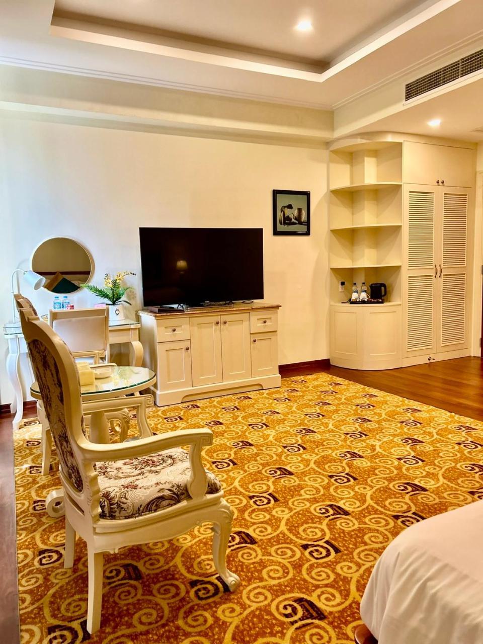Khach San Sa Chi - Mong Cai Hotel Екстериор снимка